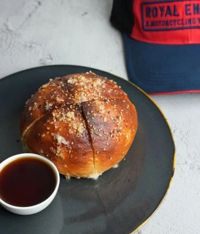 KOREAN CHEESE GARLIC BREAD