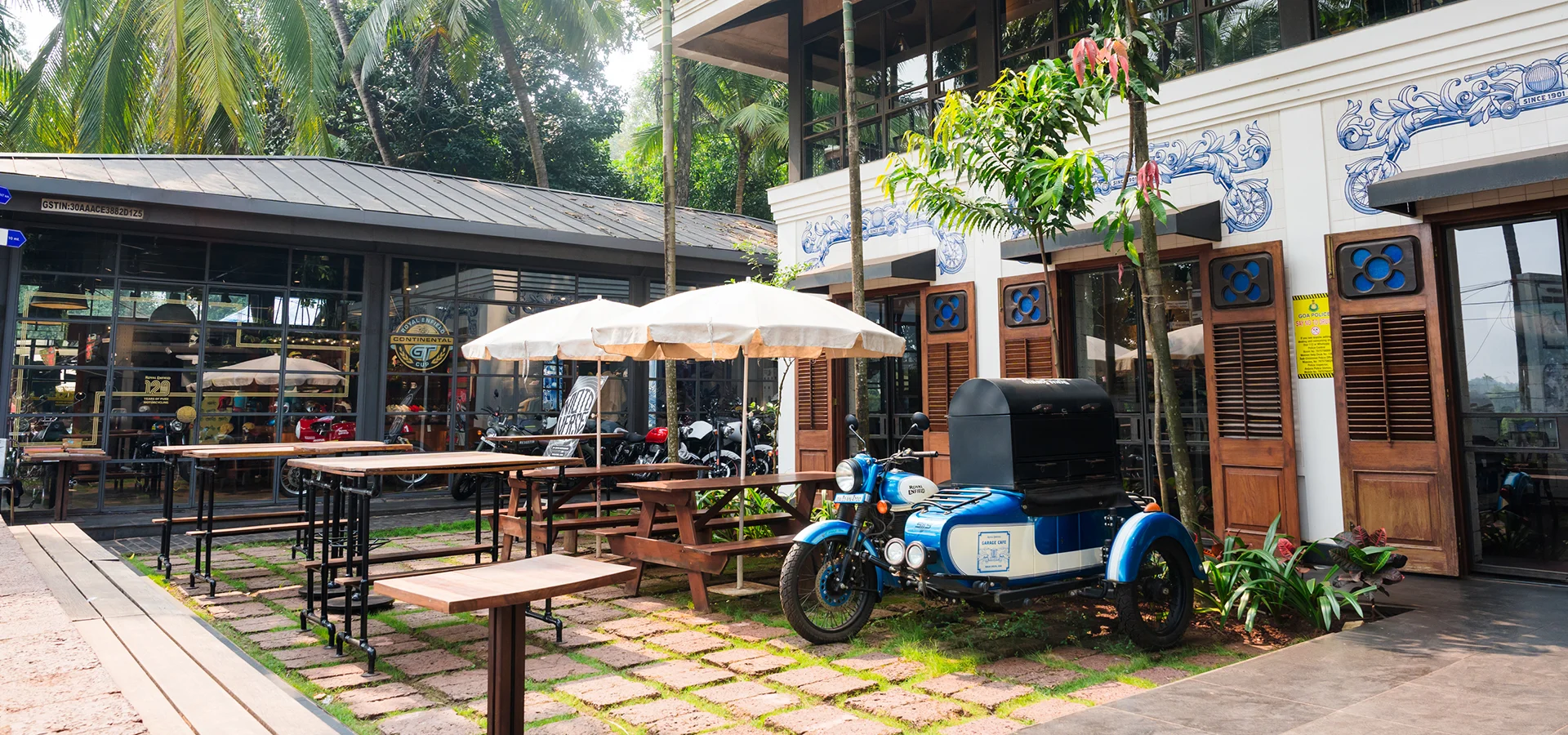 Courtyard & Livegrill